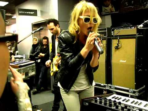 Metric - Satellite Mind (HMV in-store)