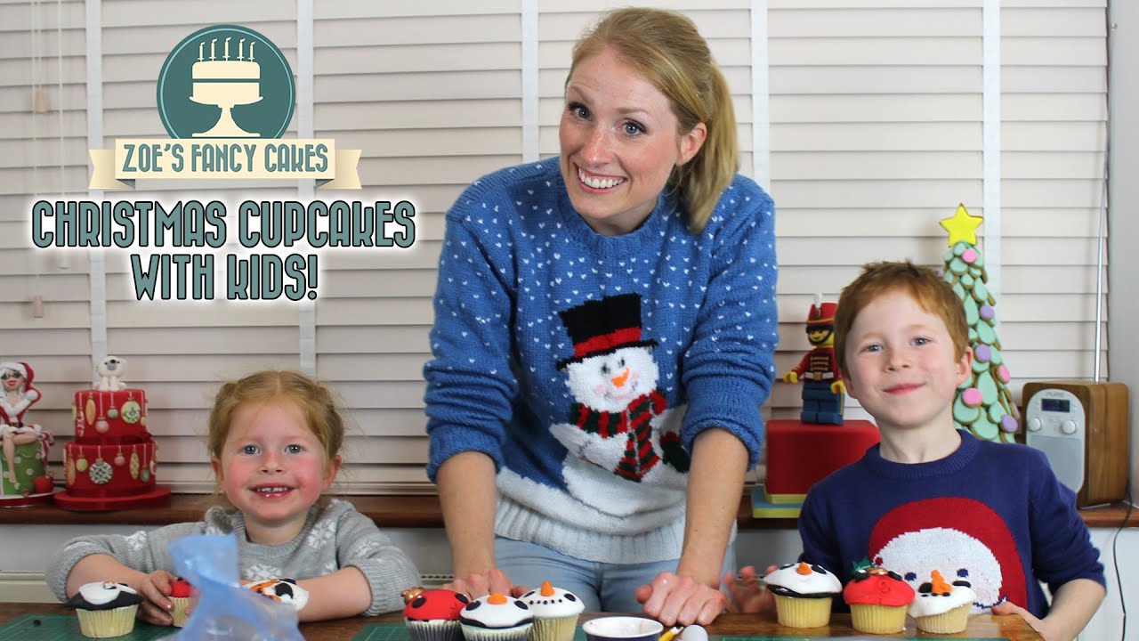 ⁣Christmas cupcakes: decorating with kids