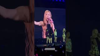 “everyone silent~” said rosé to the filo blinks! 😂 and look what happened… #shorts Resimi