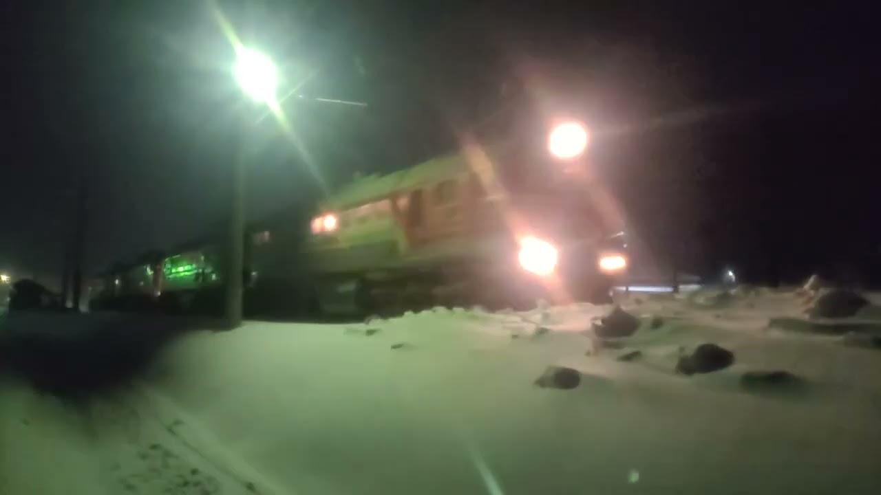 Сплотка тепловозов 2М62У-0319 + 2М62У-0365 следуют резервом 