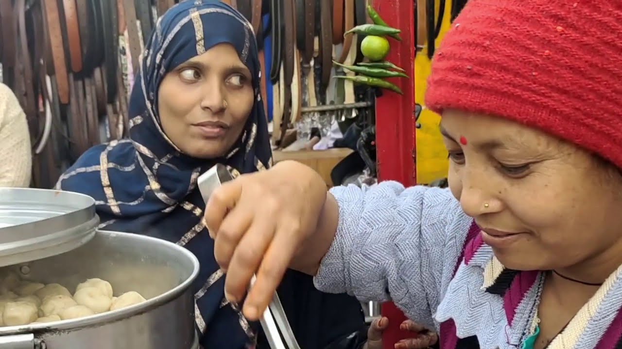 Jay Mata Di Momo Corner | Hardworking Couple Selling Veg Momo | Price 10 Rs/ | Lucknow Street Food | Indian Food Loves You