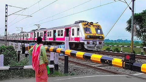 Quick Speedy New ICF Medha EMU Local Train Furiously Skip Between Railgate & Curve | Eastern Railway