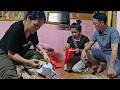 Because of her debts, Mrs. Giang secretly took Hue's bank card and mementos.