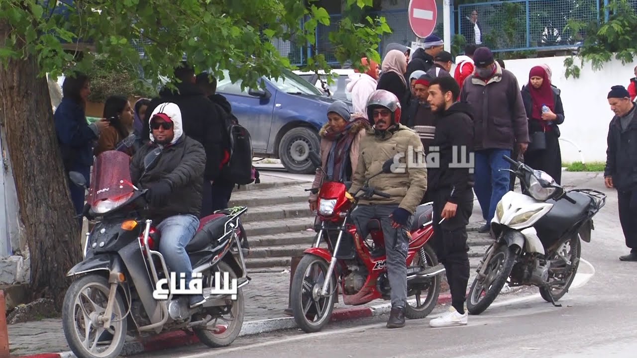 أصحاب التاكسي موطور..زواولة ونخدمو للزوالي ونساء بالسفساري يطلعو معانا..المرمة ملقيناهاش وهذه خبزتنا