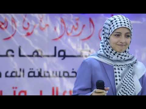 ماريا قحطان تكرم عاملة النظافة في مدرستها