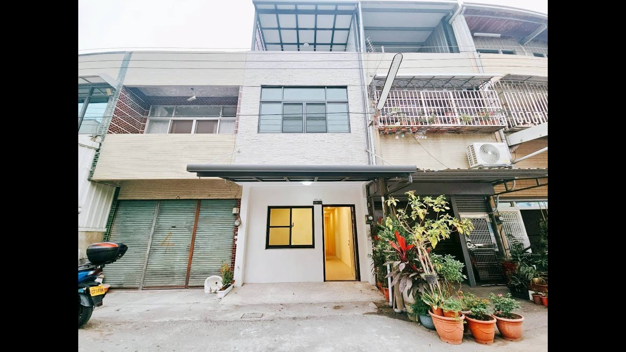 不看真的會後悔！嘉義市旁這間美透天，空間大到小孩會自己找房間，早上不用搶廁所， 老屋最怕管線這棟已經處理好，一看就知道屋主有用心，省道旁卻住得很安靜，福樂公園在旁生活很有餘裕，近協同中學地段直接加分