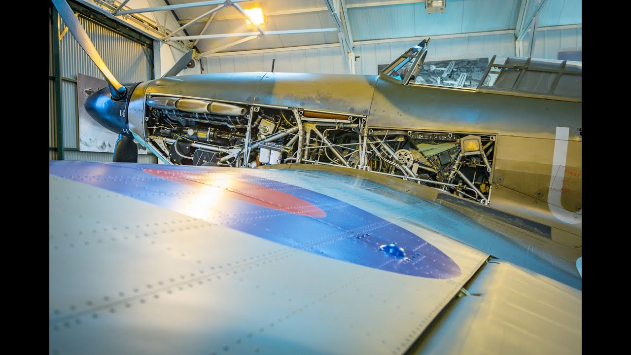 Hurricane Vs Spitfire A Pilot s View YouTube Hurricane Vs Spitfire A Pilot s View YouTube