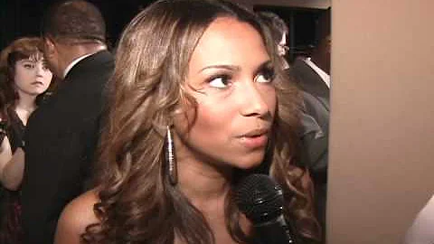 Yvonne Forbes interviews celebs on Ween Red Carpet