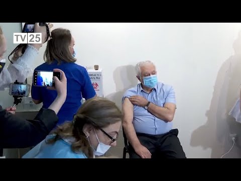 ამირან გამრელიძე „სინოფარმით“ საჯაროდ აიცრა