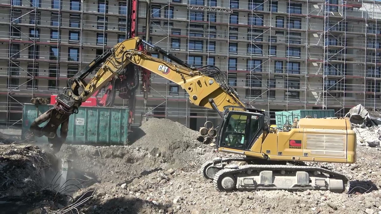 Cat 352 UHD - YouTube