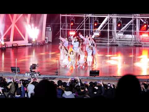아이즈원 IZ*<strong>ONE</strong> : 라비앙로즈 <strong>La</strong> Vie en Rose 떼창 fanchant : fullshot fancam : HEART*IZ 컴백 게릴라 공연 : 여의도 190402