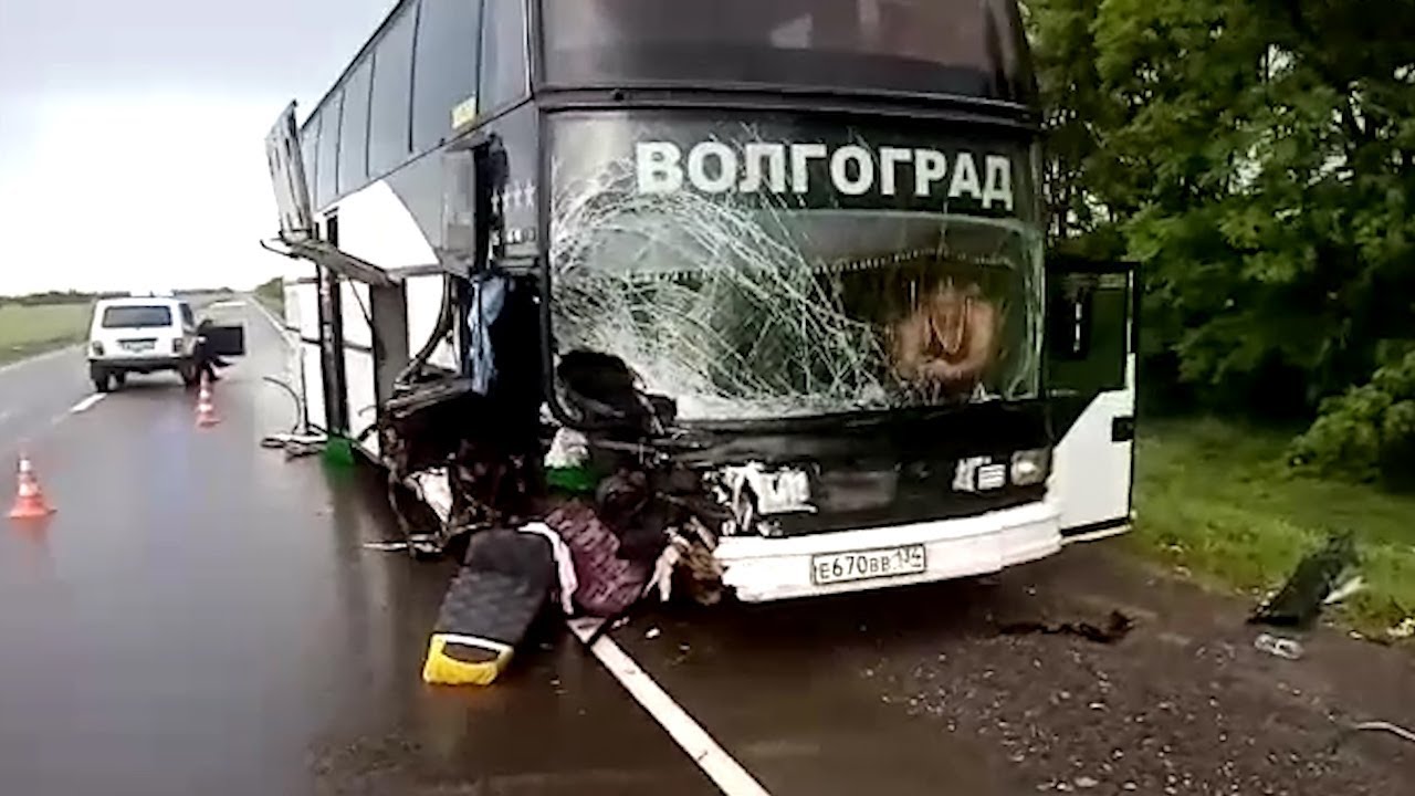 На кубани автобус с туристами попал в дтп