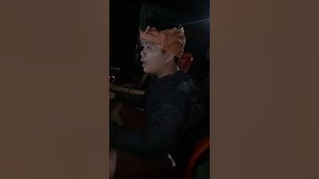 Trẻ trâu chơi game đột kích