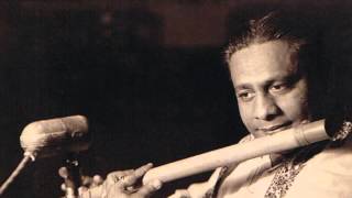 Pandit Pannalal Ghosh plays raag Desi on flute