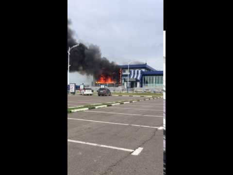 В Благовещенске загорелось здание аэропорта