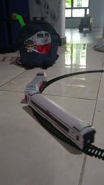 Mainan kereta api indonesia #miniaturkeretaapi #cc206 #keretaapi #keretaapiindonesi #train #kai
