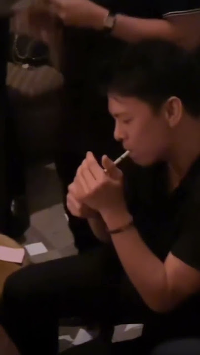 bakar rokok aja keren π
. #ariel #noah