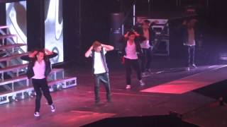 Justin Bieber throwing up on stage in Phoenix BELIEVE TOUR [HQ]