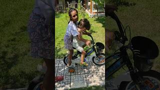 Umay Biletin Arkasına Bindi