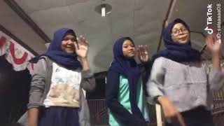 Download Lagu Dituruti..' with Mawar dkk MP3