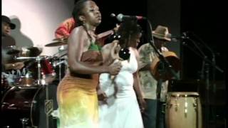 Miniatura del video "Chiwoniso "Wakashinga""