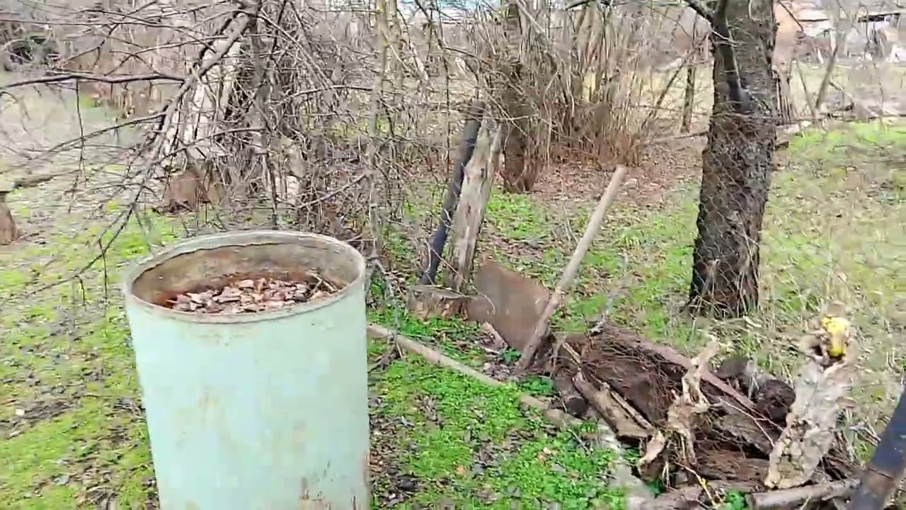 Доделала картину начала другую, вытянули окно и повесили занавеску, просеяли землю для посадки 