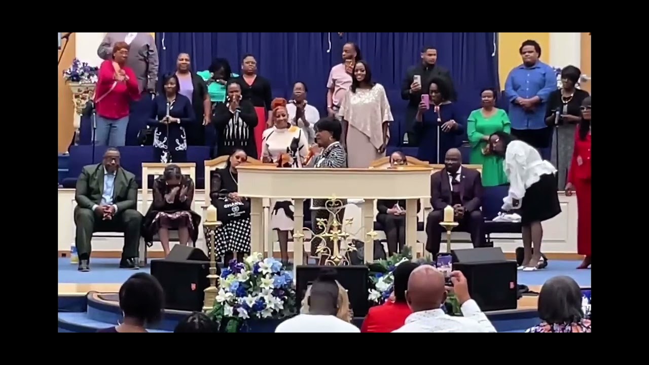 Mother Shirley Caesar & Dr. Dorinda Clark Cole Praise Break
