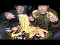 새우와 홍합 한 가득 넣은 솥뚜껑 오징어짬뽕 라면!! (Instant Champong with Mussels & Shrimps)요리&먹방!! - Mukbang eating show