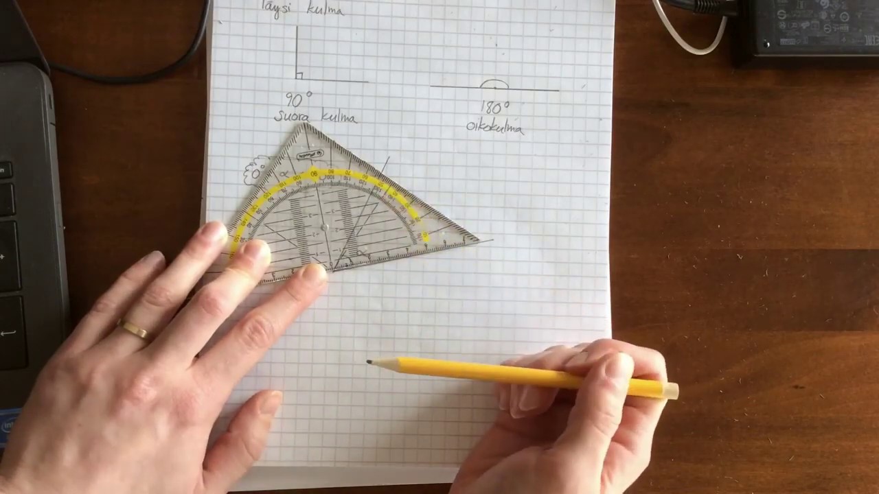 Kulman mittaaminen kolmioviivaimella