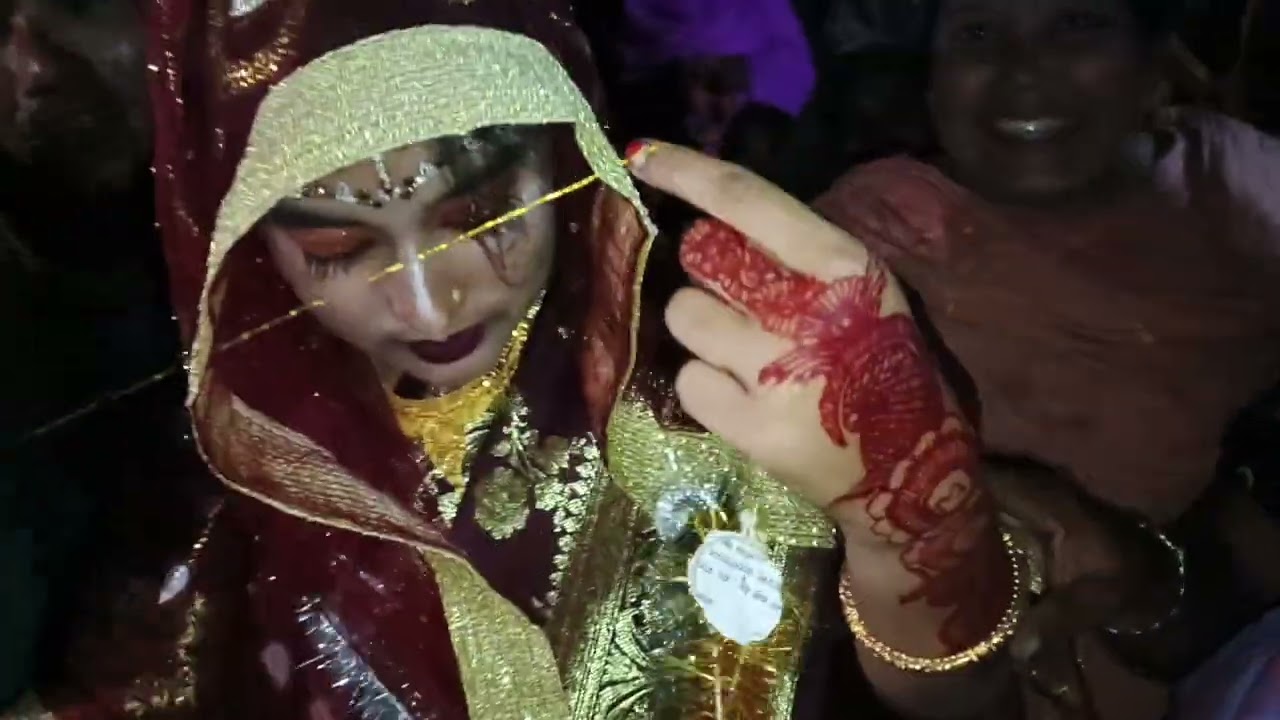 বন্ধু মনিরুলের শ্বশুরবাড়ি হতে বিদায়ের মুহূর্তে,,