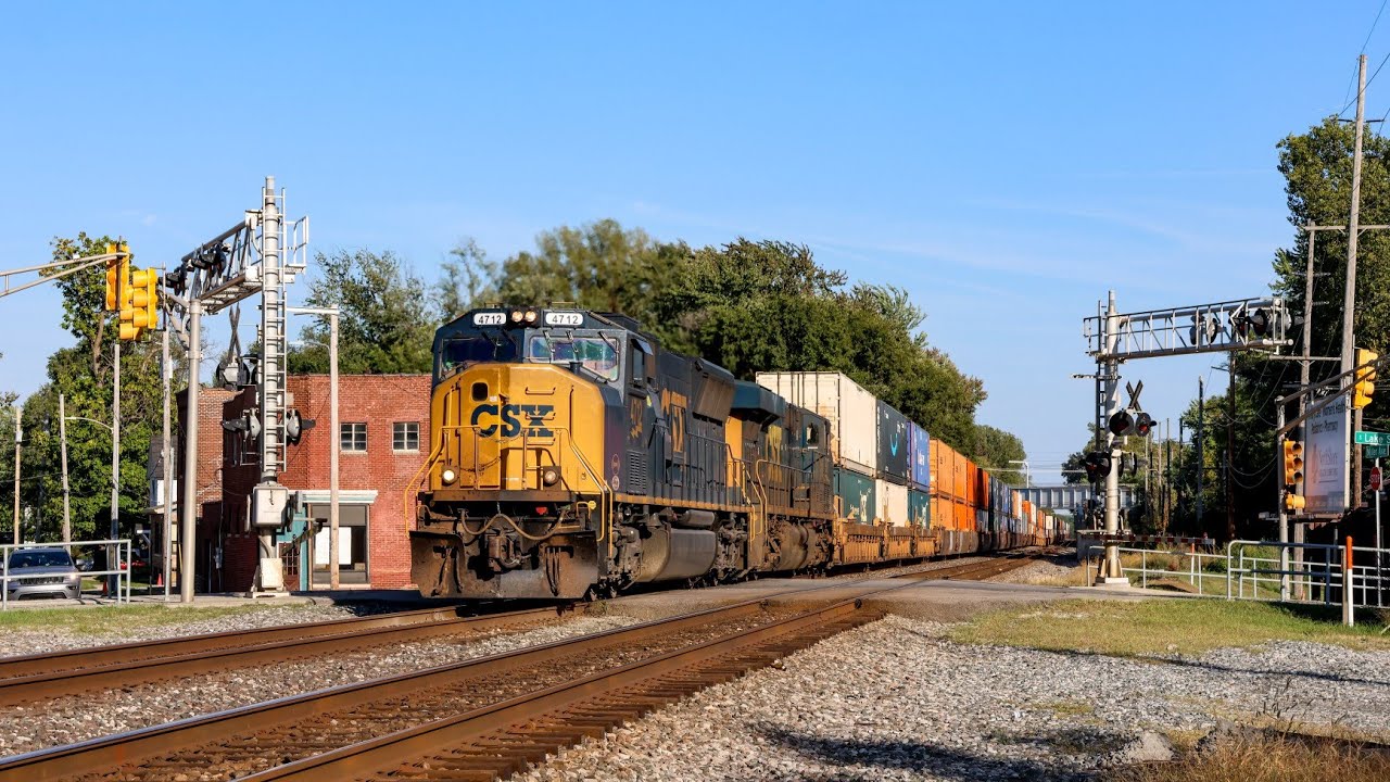 CSX 4712 Leads I157 At Gary Indiana - YouTube