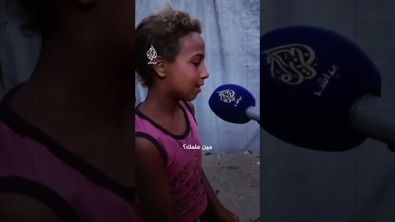 طفلة تخبز يوميًا لإخوتها الصغار في خان يونس جنوبي قطاع غزة في ظل حصار خانق ونقص للمواد الغذائية