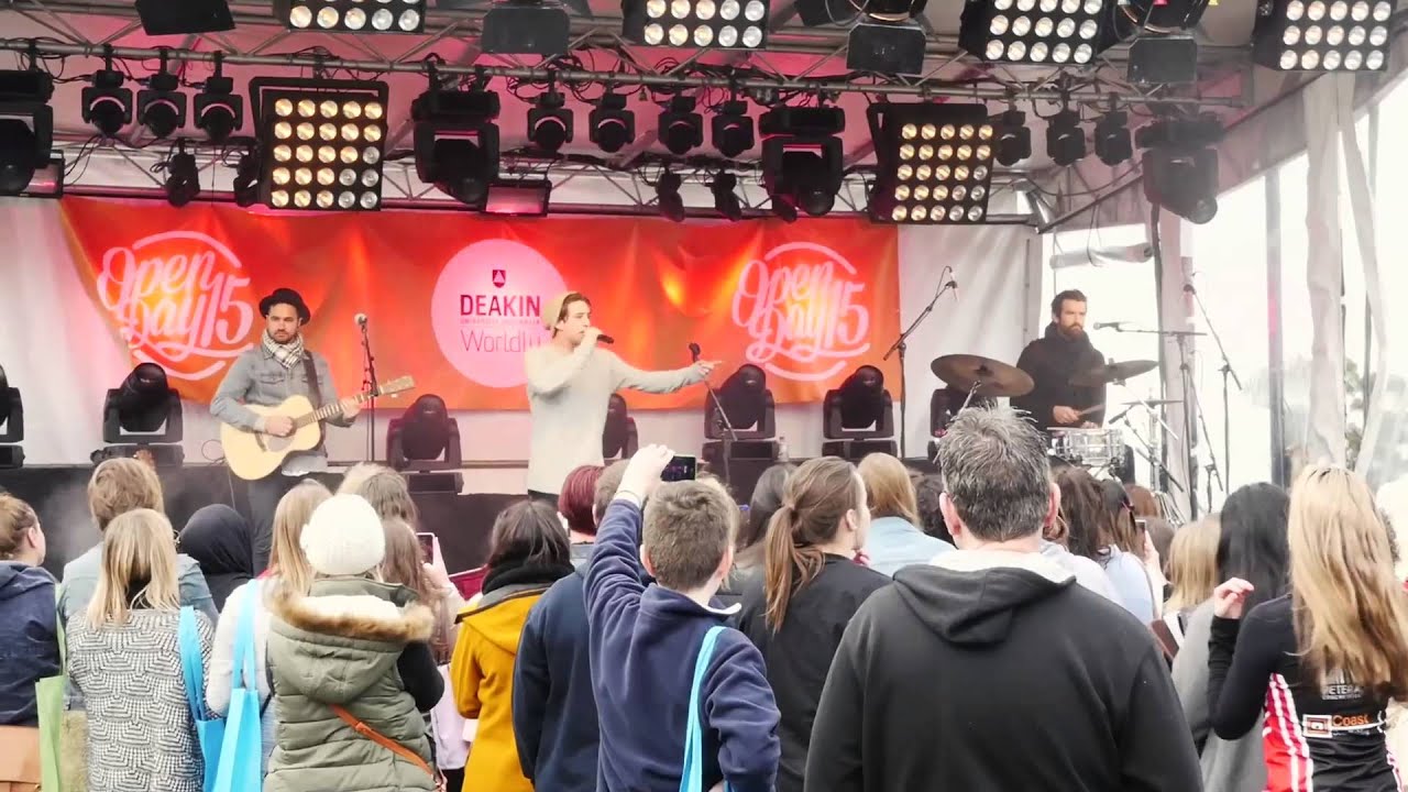 collage Join the Deakin experience.