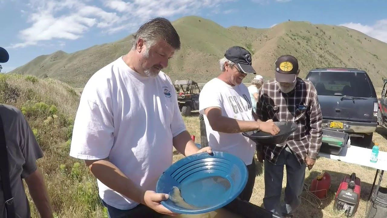 LDMA BLUE BUCKET 2018 NATIONAL OUTING. Morning of day 3. Sierra blaster blows two rocks Dom