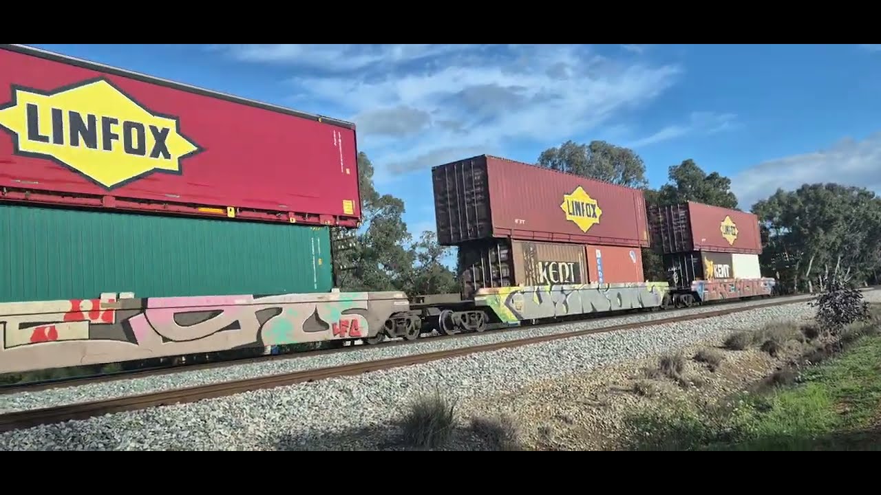 NR 39 & 111 on 3PM5 PN Intermodal. At MILLENDON Jcn to Melbourne. - YouTube