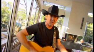 Lee Kernaghan - Love Hurts Ft. Catherine Britt (Official Music Video) chords