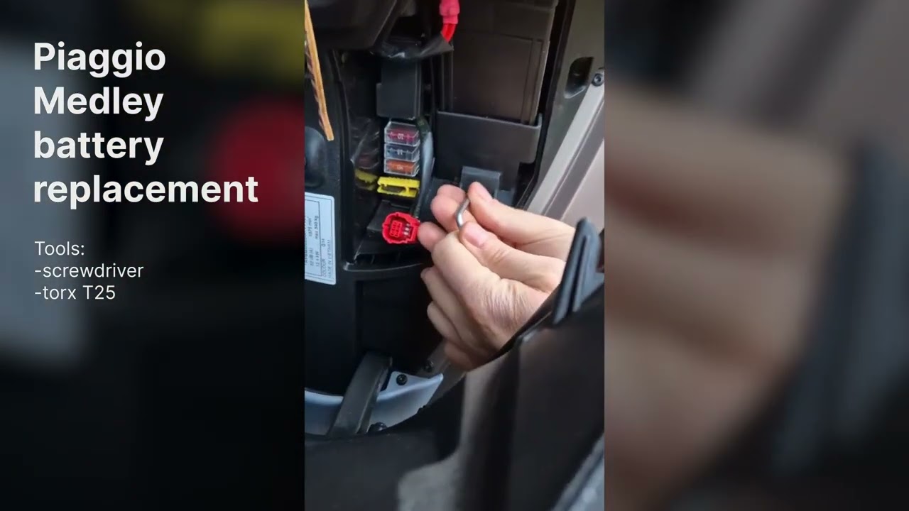 Piaggio Medley 150 2024 - replacing battery