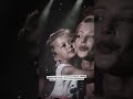 Це так мило дівчина обійняла Тіну Кароль #тінакароль #tinakarol #новамузика #концерт #милота