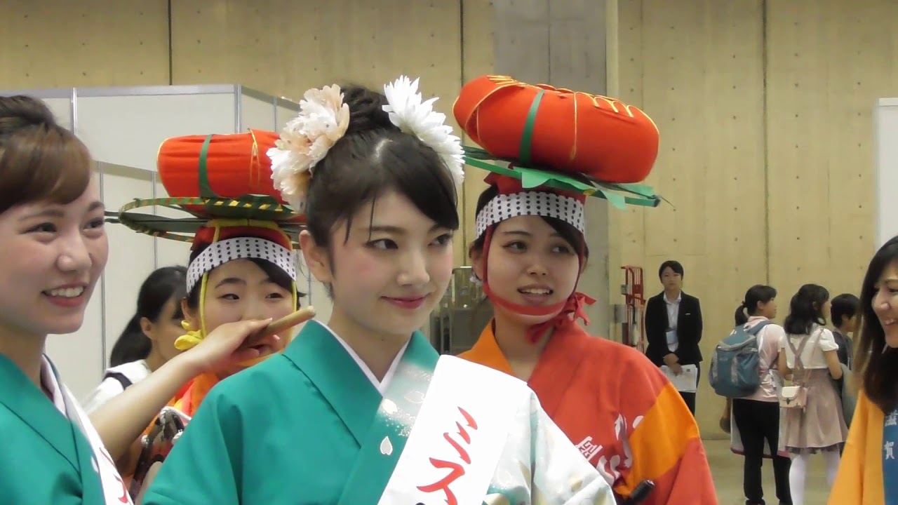 ツーリズムexpoジャパン18 Japanステージでの盛岡さんさ踊り披露後の記念撮影の様子と岩手県ブースでの盛岡さんさ踊り披露終了時の様子 Youtube