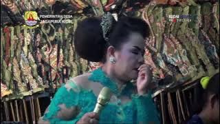 8. Hj. UGI S. / SARUNG ILANG