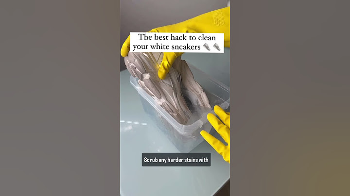 The best hack to clean your white sneakers #cleaninghacks #cleaningtips #whitesneakers #cleanhome