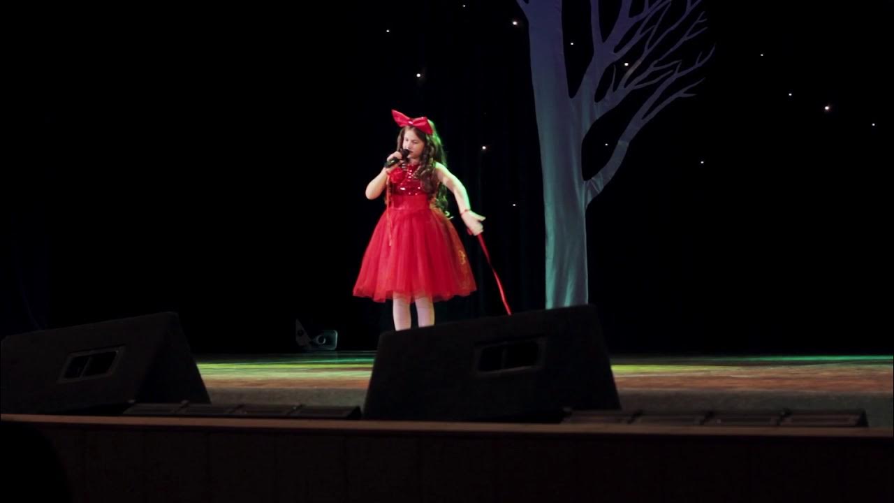 Кто исполняет песню кукла. Кто исполняет песню кукла. Кукла артик асти. Песня ожившая кукла. Барыкина певица.