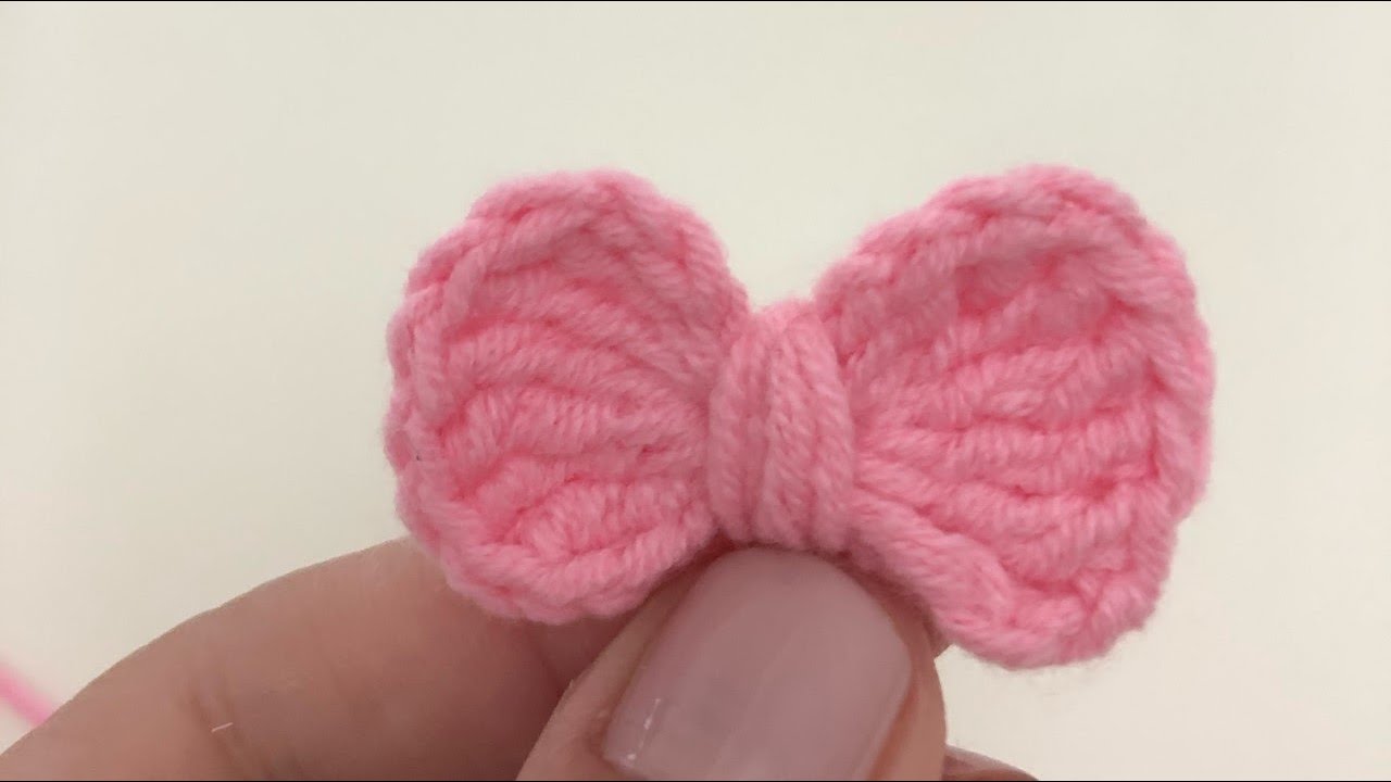 Lacinho ou gravatinha de crochê para aplicação em amigurumi
