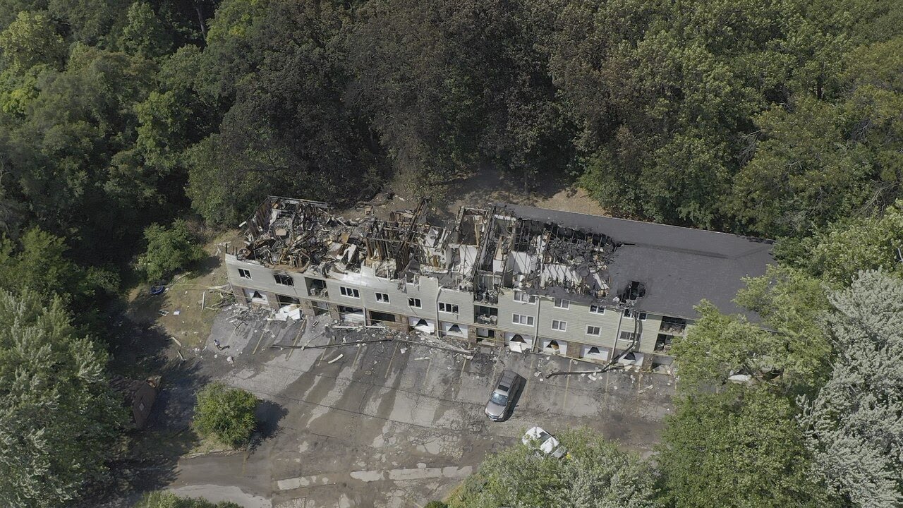 Residents begin cleanup after overnight apartment fire - YouTube
