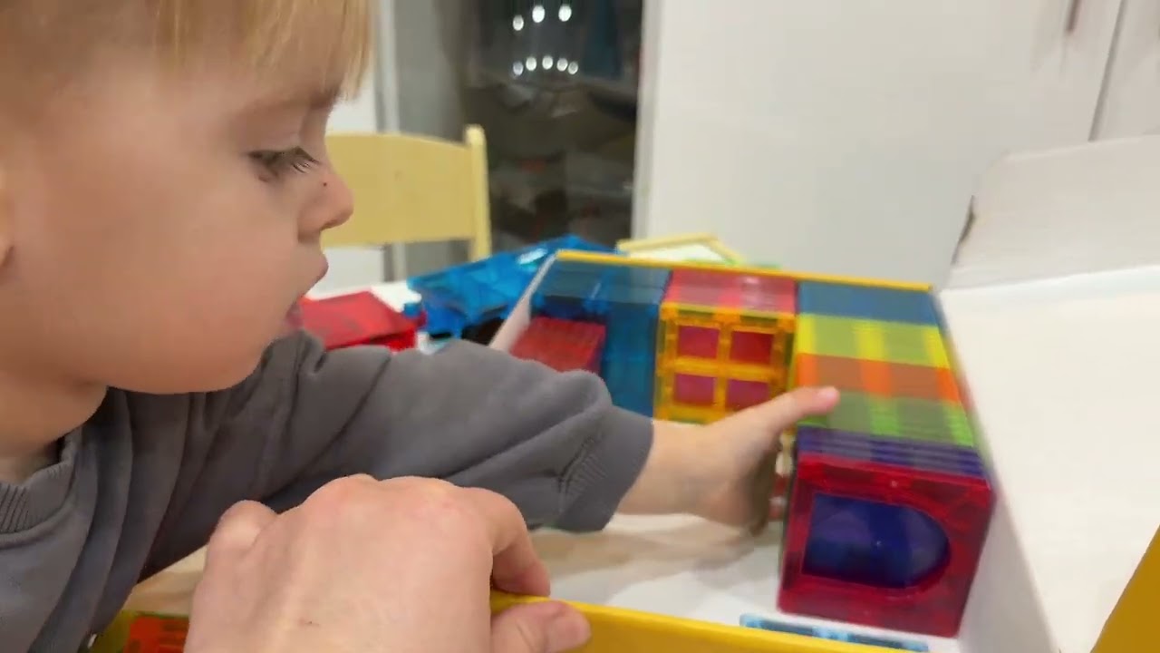 Toddler Playing with Magnetic Tiles | Screen-Free Creative Play @GemmiccToys 