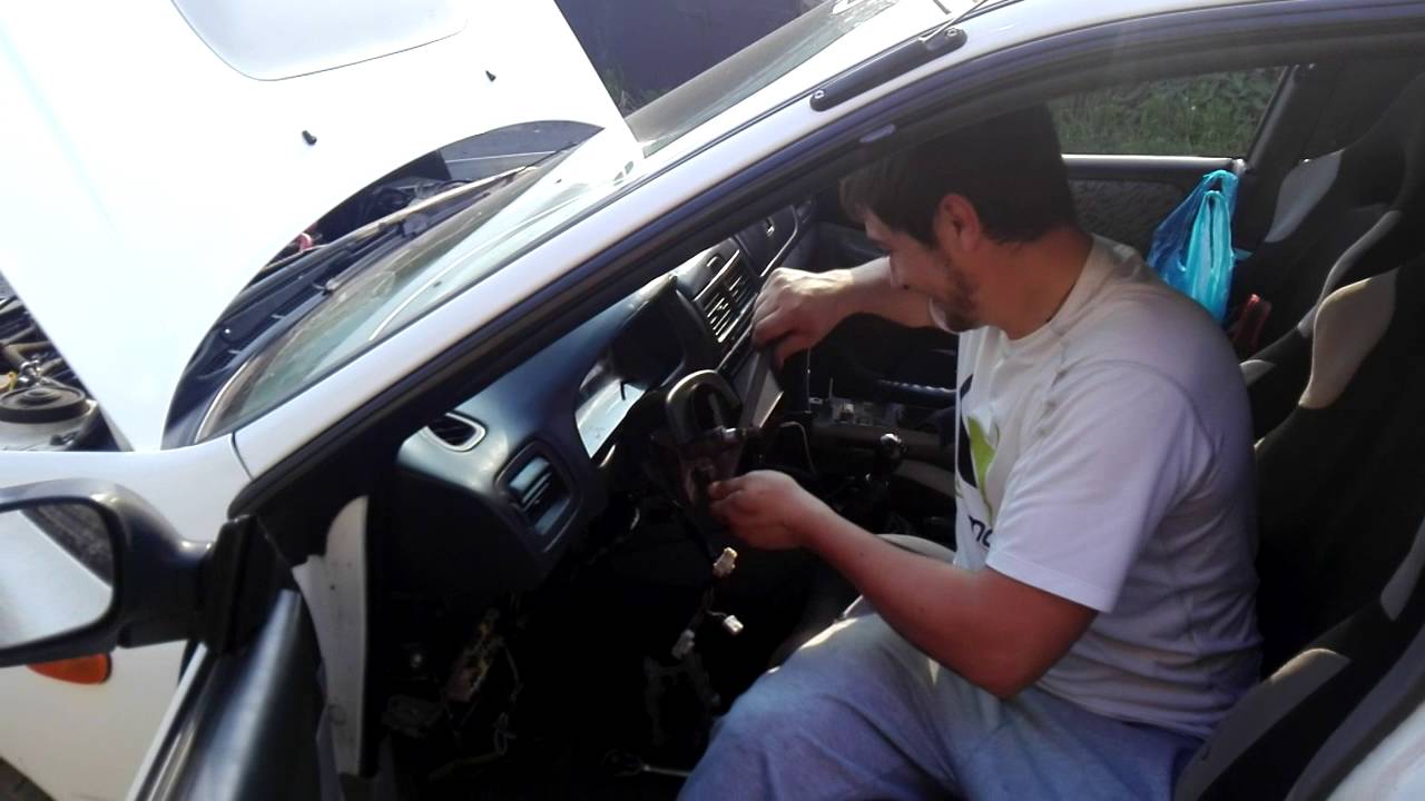 Субару шагает при повороте Субару шагает при повороте