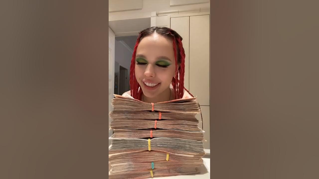 Инстасамка плакат. Инстасамка из клипа. Инстасамку ты слышишь мой голос. Инстасамку ты слышишь мой голос. Инстасамка шейк обложка.