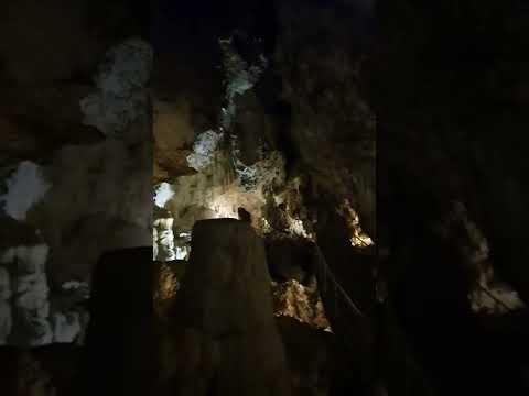 וִידֵאוֹ: מערות Grotte di Frasassi במארקה, איטליה