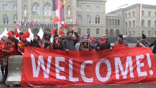 Overseas Chinese in Berne Welcome President Xi Jinping