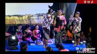 LUCUNE POLL CAK PERCIL, Nyanyi FACEBOOK'AN.